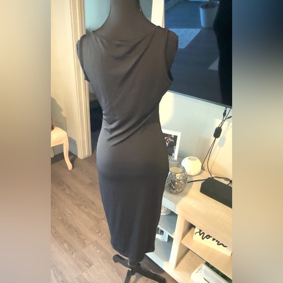 Black Zip Dress Figure Flattering - Picture 3 of 3